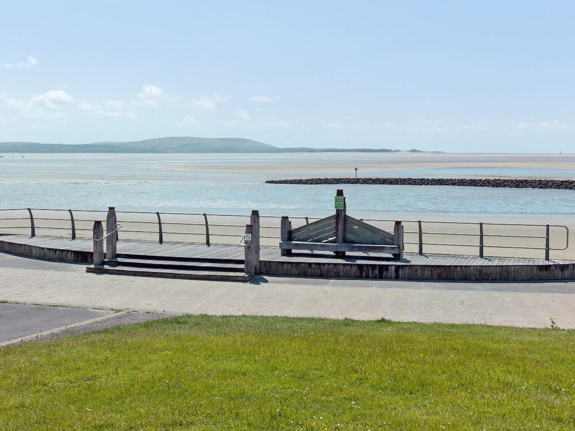 Beachlands Лланеллі Екстер'єр фото